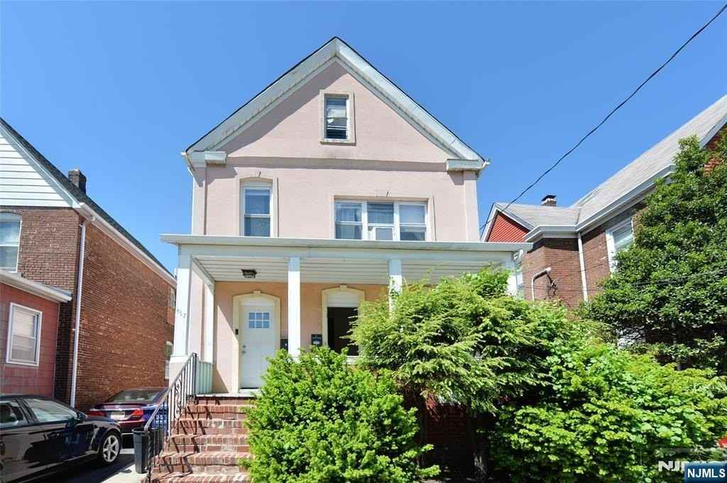 467 Washington Ave #1 - Photo 4 of 17