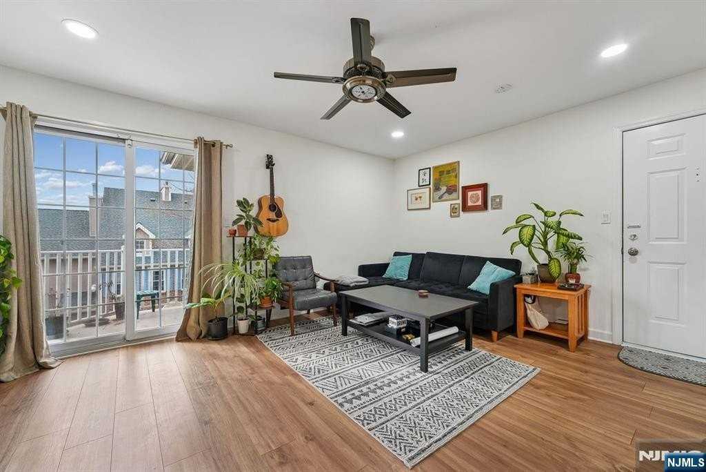 495 Witney Ct - Photo 3 of 11