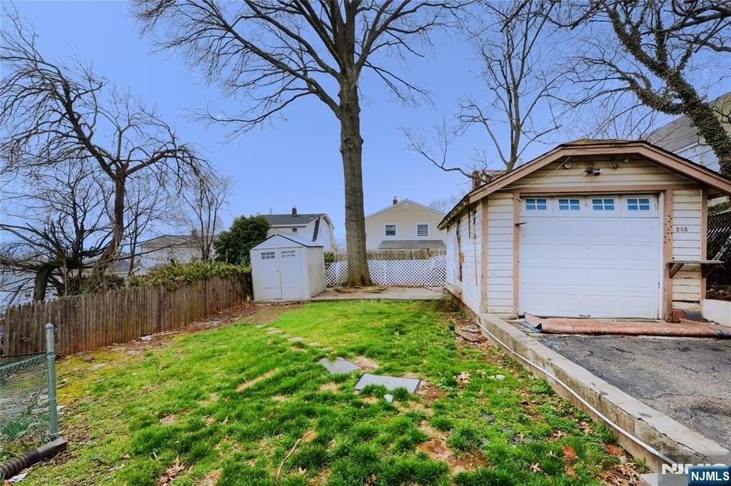 263 Sutton Ave - Photo 2 of 29