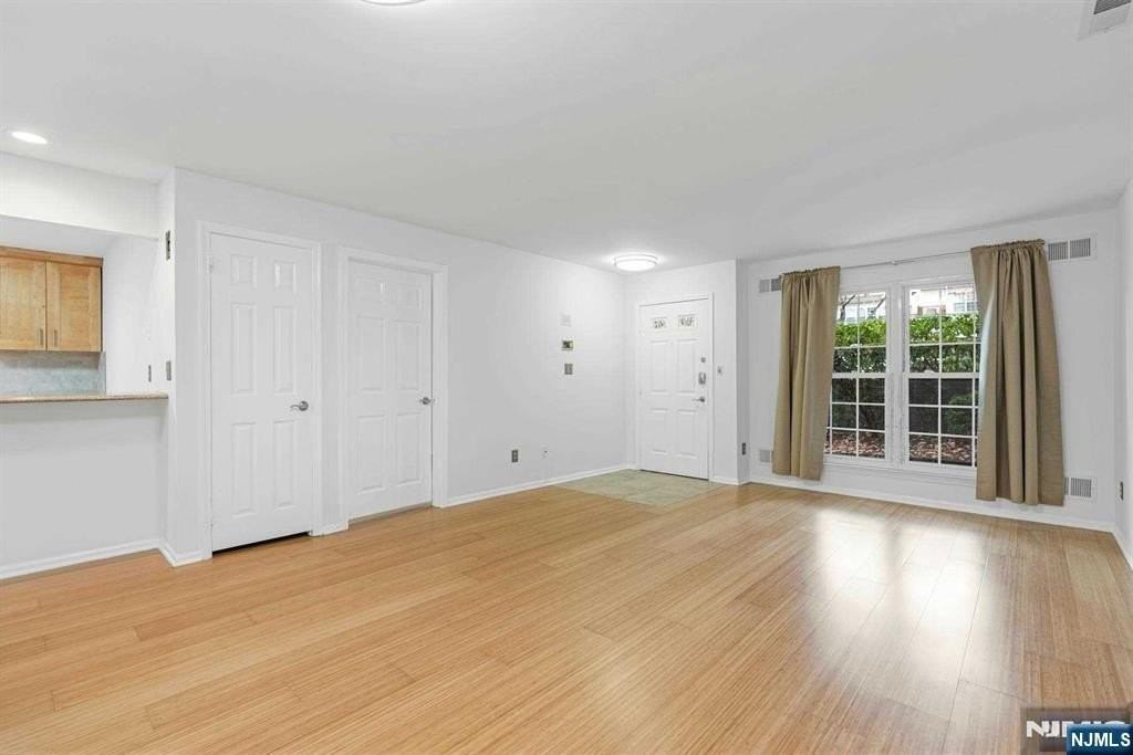 342 Village Ct - Photo 7 of 19
