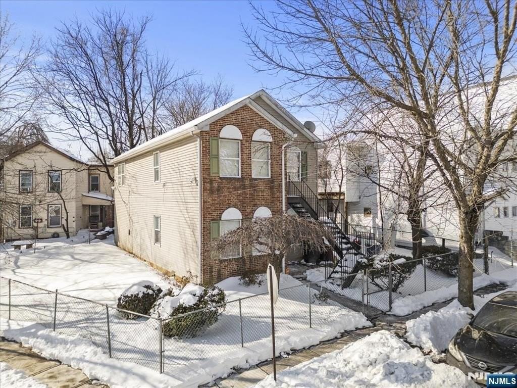 17 Holsman St #2