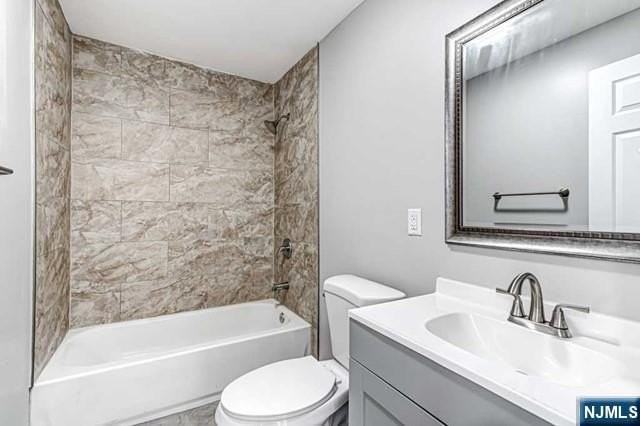 468 Park Ave #2 - Photo 6 of 11