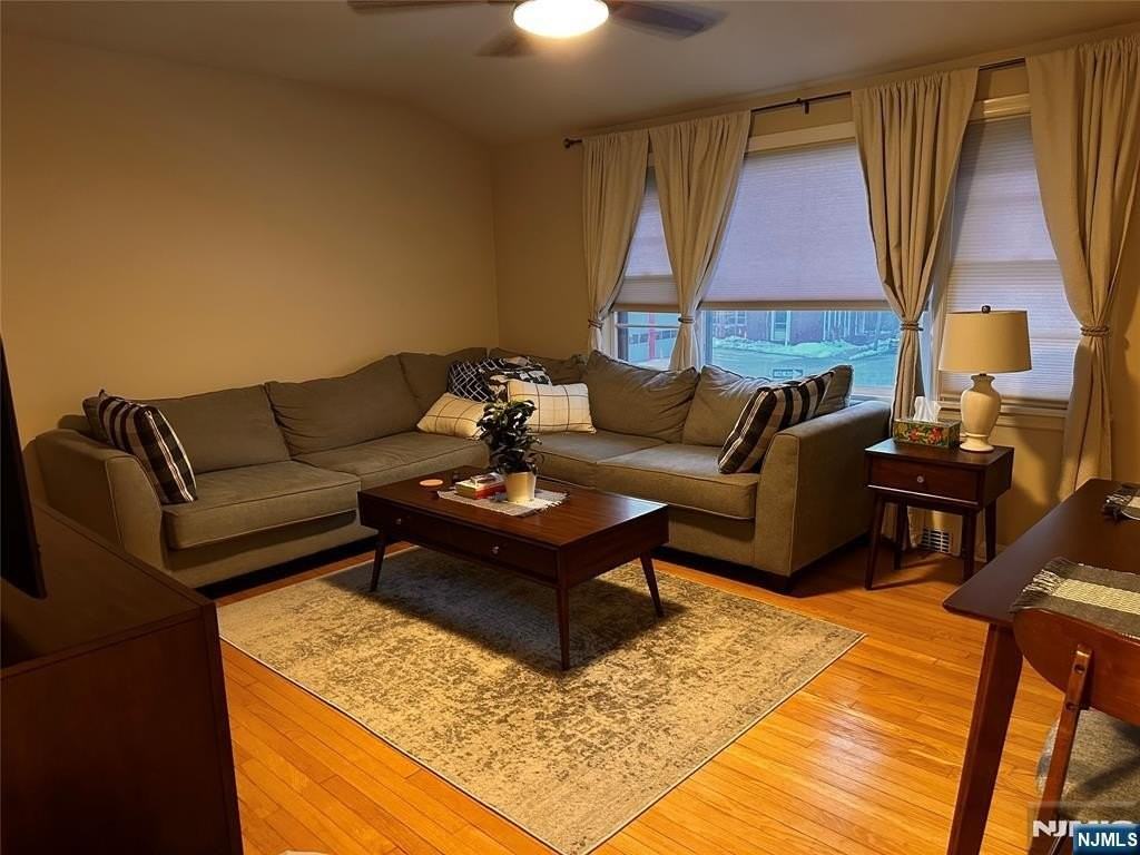 295 Grove St #2 - Photo 4 of 10