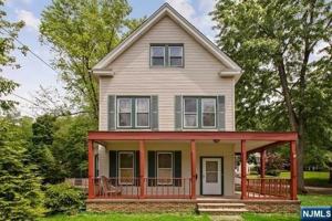 featured image of 48 Stelfox St