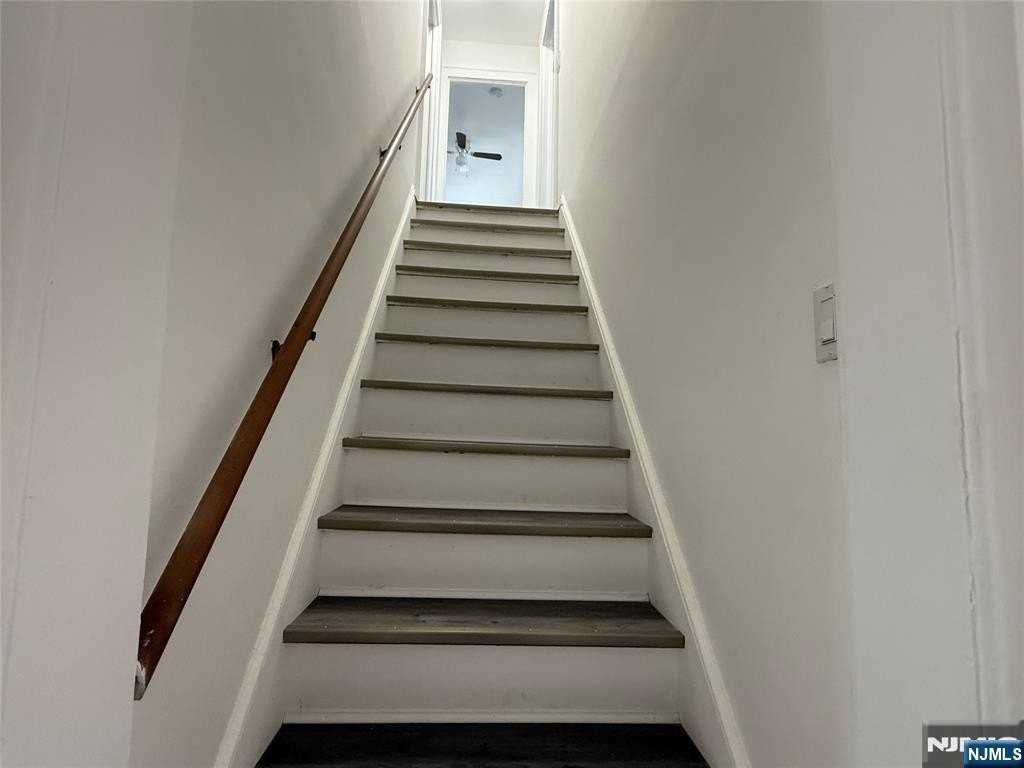 40 Hickory Ave - Photo 5 of 12