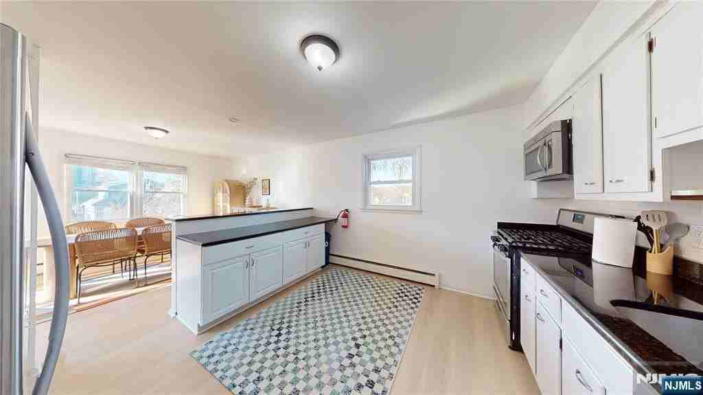 121 3rd St - Photo 7 of 14