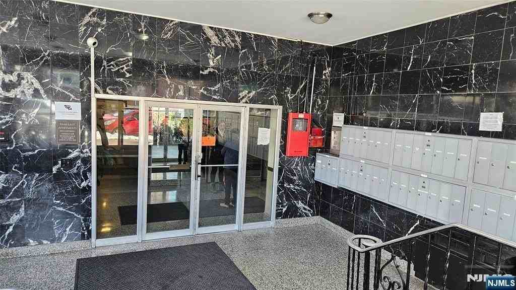6010 Kennedy Blvd E #16 - Photo 3 of 5
