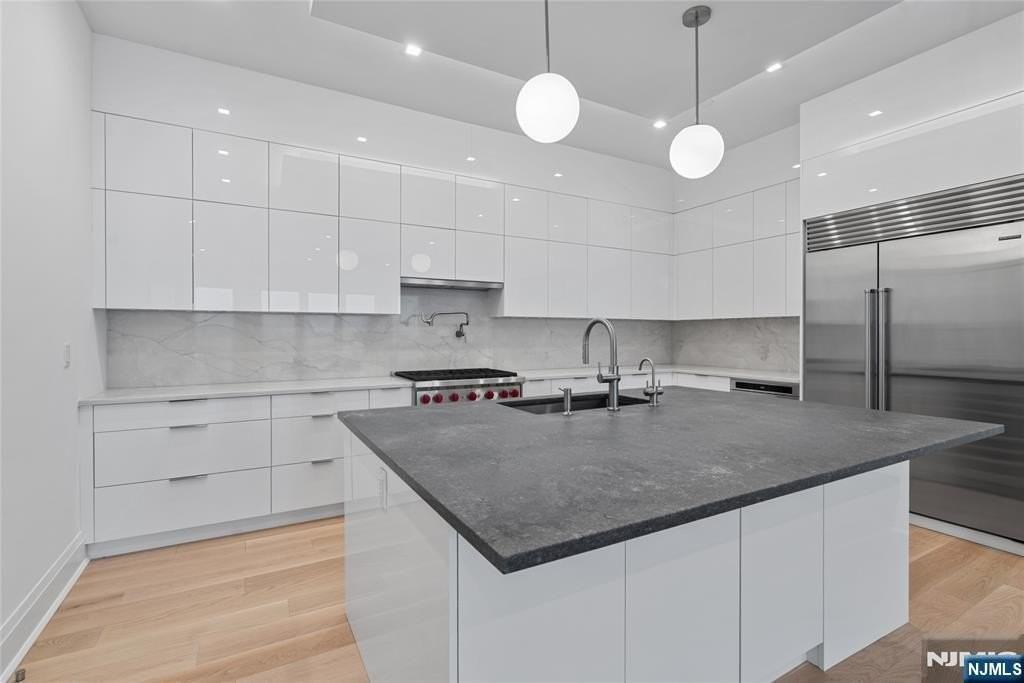 620 Bloomfield Ave #PHB - Photo 2 of 36