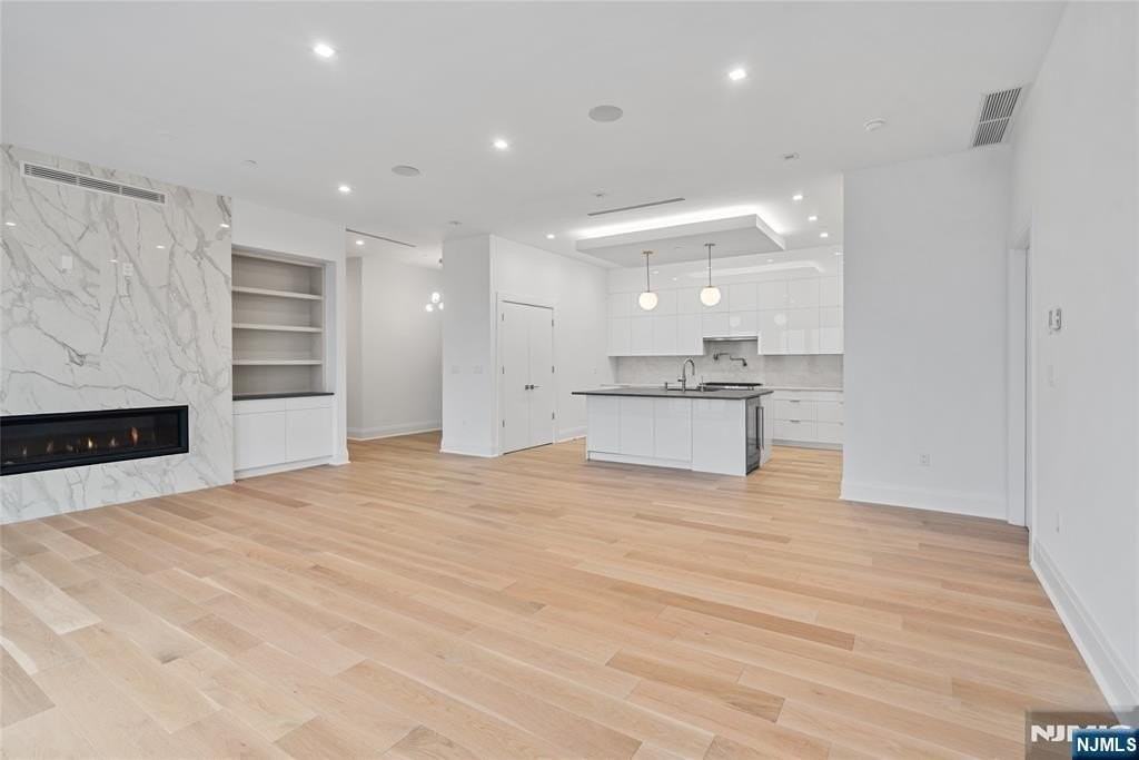 620 Bloomfield Ave #PHB - Photo 5 of 36