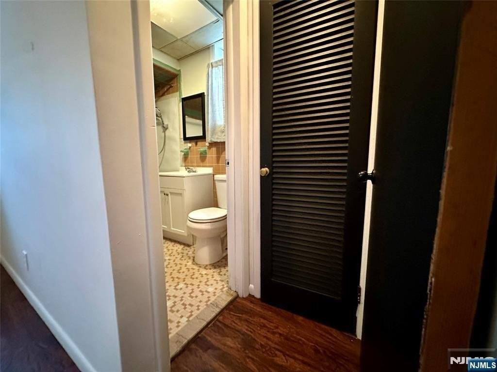 530 Valley Brook Ave #2FL - Photo 5 of 7