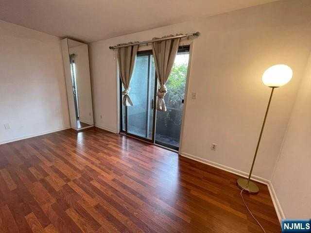 224B Washington Ave #B - Photo 3 of 13