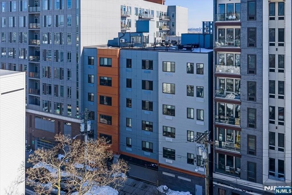 424 Whiton St #503