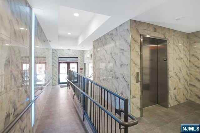 545 39th St #406 - Photo 4 of 11