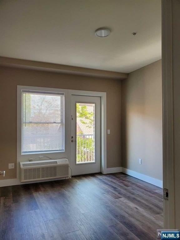545 39th St #406 - Photo 6 of 11
