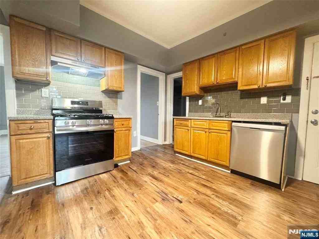 225 Harrison Ave - Photo 2 of 9