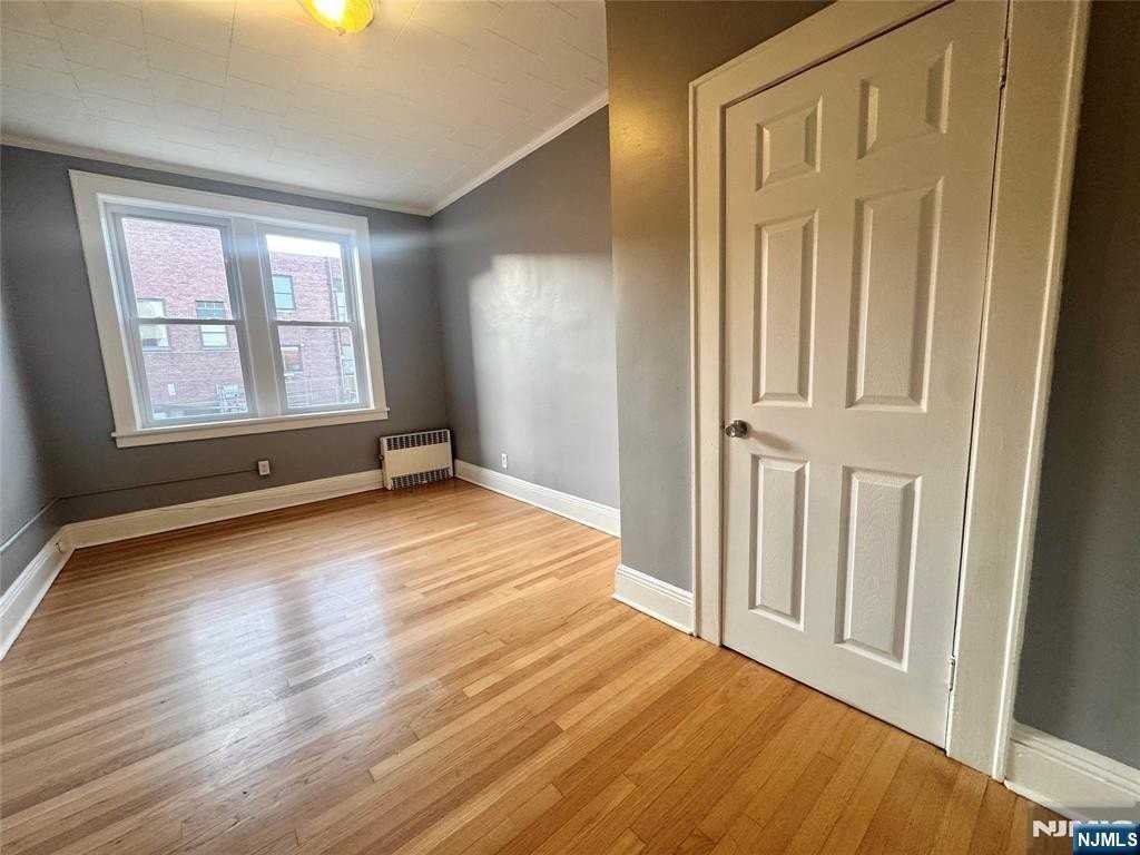 225 Harrison Ave - Photo 7 of 9