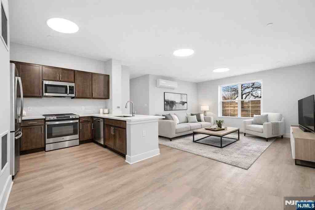 1 Center St #306