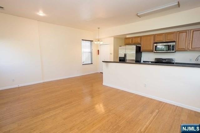 199 Van Winkle St #2 - Photo 3 of 22