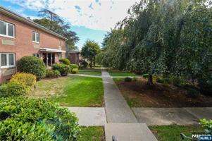 featured image of 250 Oak St #E4
