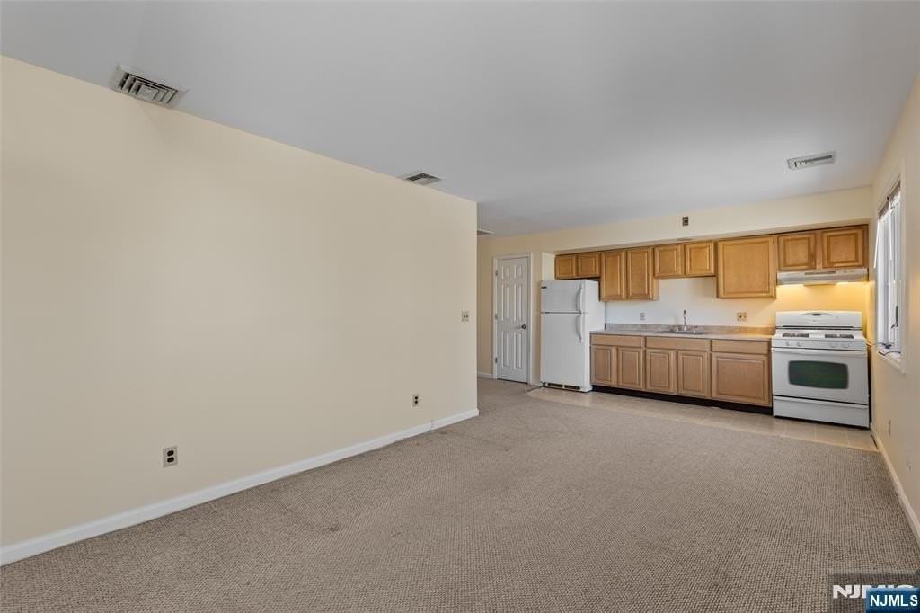 146 Main St #3 - Photo 4 of 14