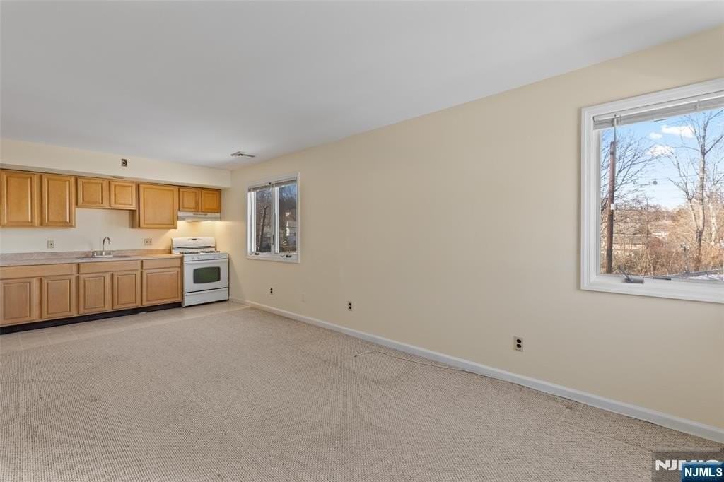 146 Main St #3 - Photo 5 of 14