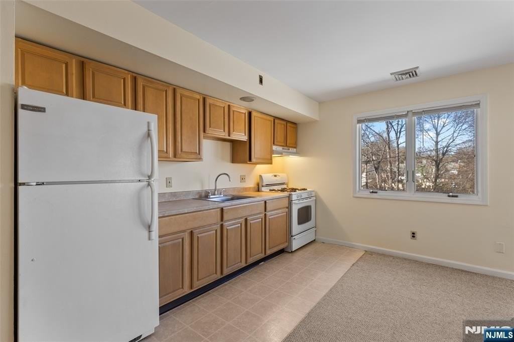 146 Main St #3 - Photo 6 of 14