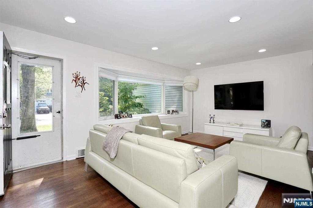 11 Evans Rd - Photo 5 of 31