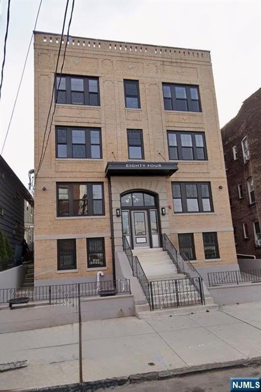 84 Van Wagenen Ave #1L - Photo 2 of 13