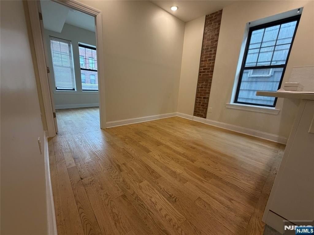 84 Van Wagenen Ave #1L - Photo 6 of 13