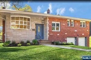 featured image of 22 Greentree Ter