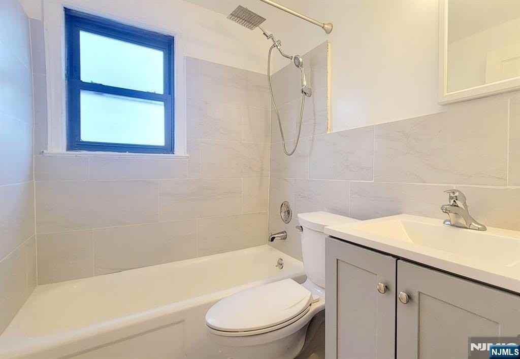 592 Beverly Rd #2ndFL - Photo 6 of 7