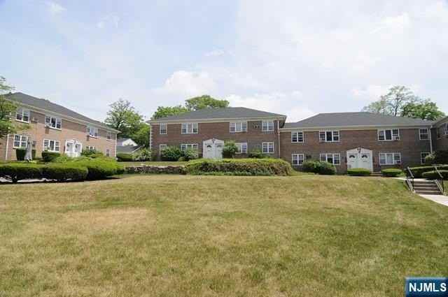 5 Heights Rd #O2 - Photo 2 of 7