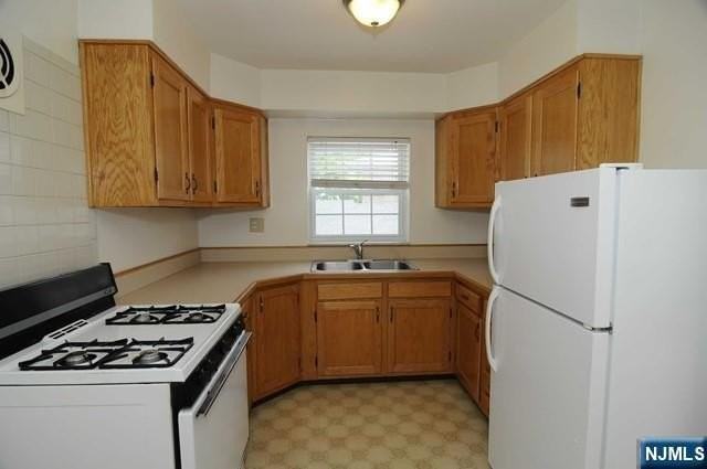 5 Heights Rd #O2 - Photo 5 of 7