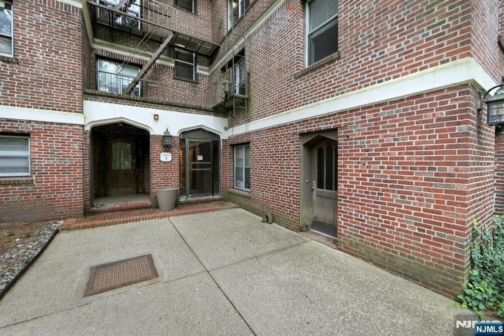 100 E Palisade Ave #A24 - Photo 7 of 21