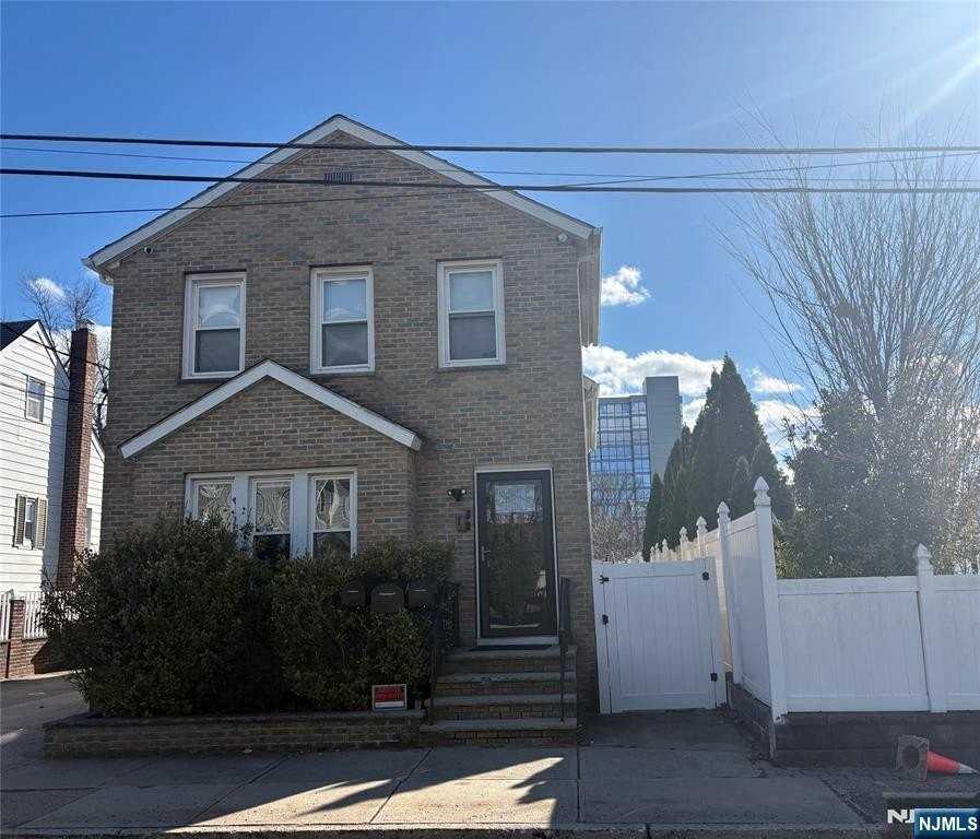 282 Harding Ave #1stFL - Photo 2 of 21