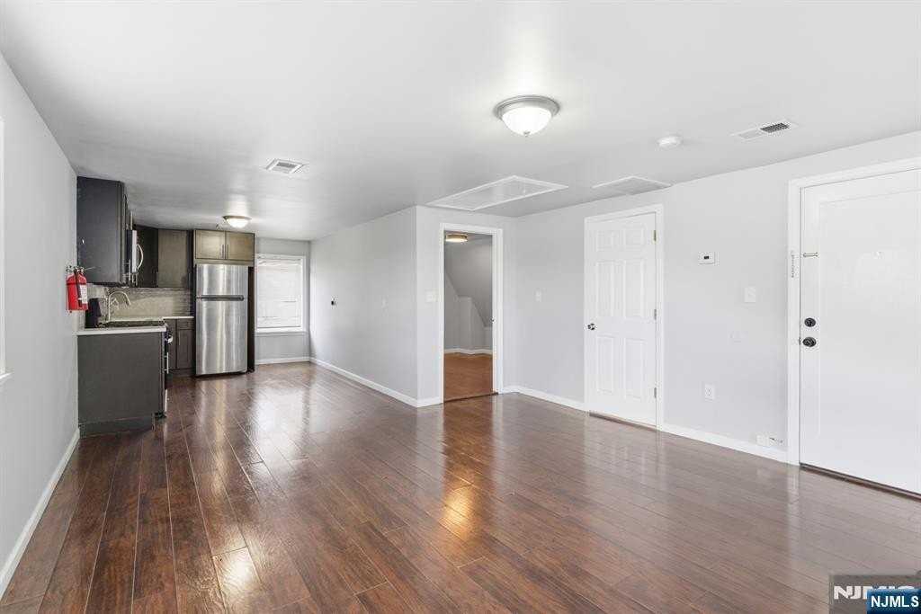 59 Farley Ave #3 - Photo 4 of 17