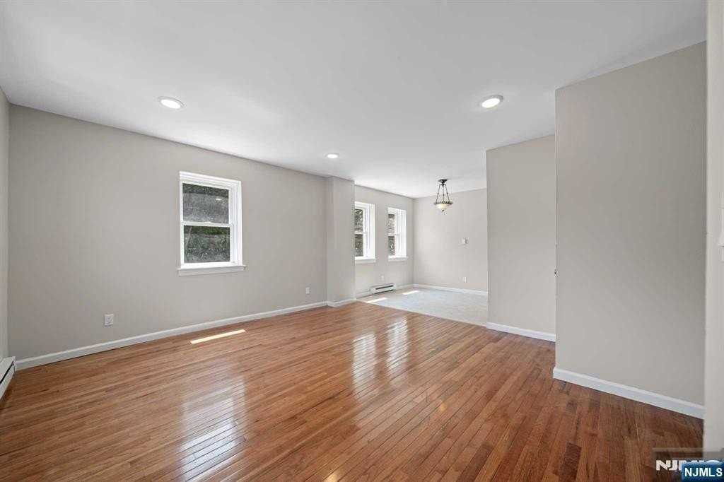 345 Hudson St #6 - Photo 3 of 18