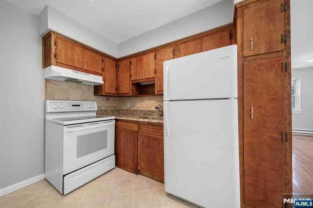 345 Hudson St #6 - Photo 5 of 18