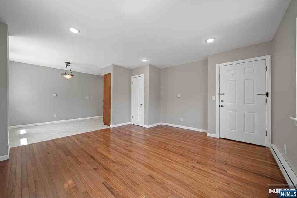 345 Hudson St #6 - Photo 7 of 18
