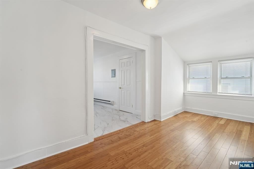 403 Abington Ave #3 - Photo 6 of 11