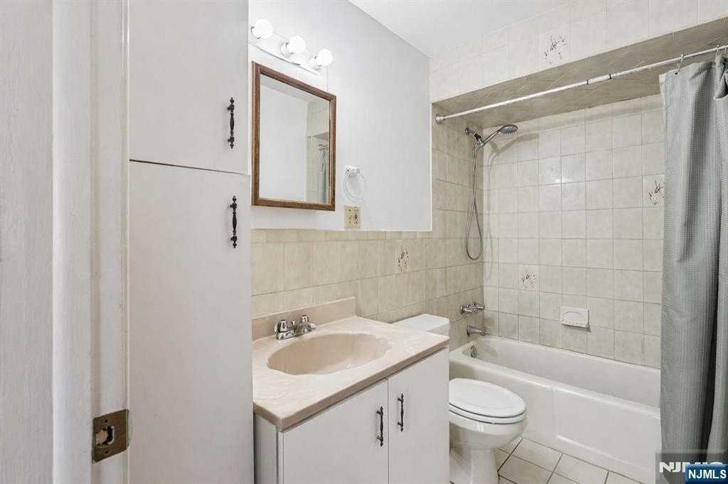 40 Malcolm Ave #1A - Photo 4 of 7