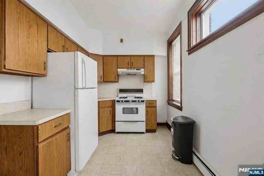 40 Malcolm Ave #1A - Photo 5 of 7