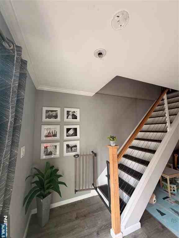 170 Manhattan Ave - Photo 2 of 10