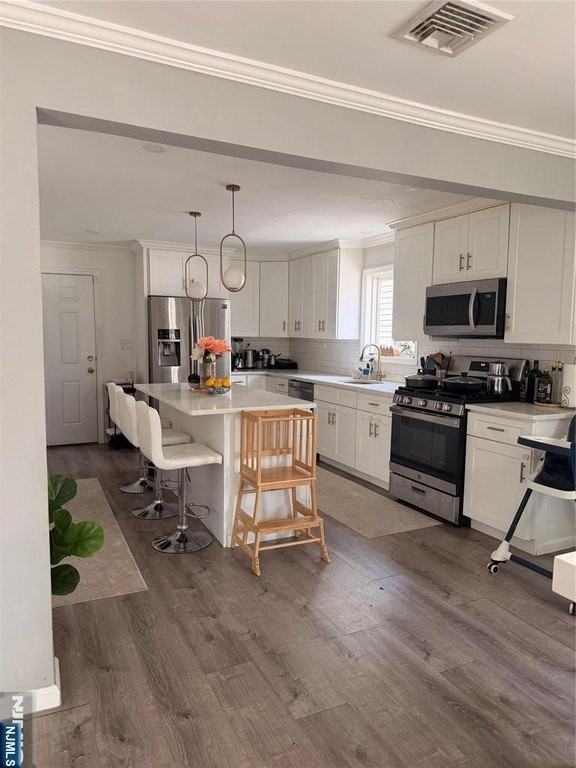 170 Manhattan Ave - Photo 3 of 10
