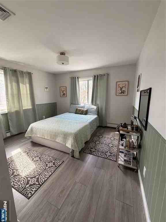 170 Manhattan Ave - Photo 4 of 10