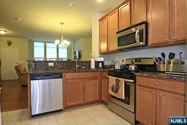 22 Clover Ln - Photo 3 of 17