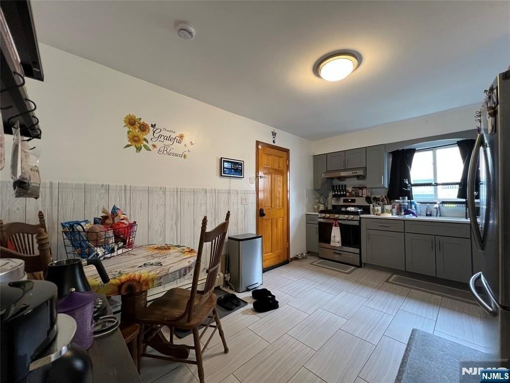 436 Sylvan St #1 - Photo 7 of 14