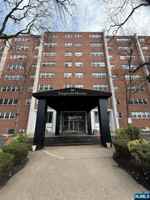 featured image of E 39th St #2L