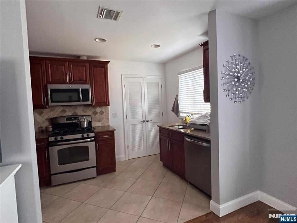 114 Grove Ave #2-2ndFLO - Photo 3 of 12
