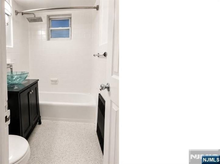 424 Palisade Ave #1stFL - Photo 6 of 6